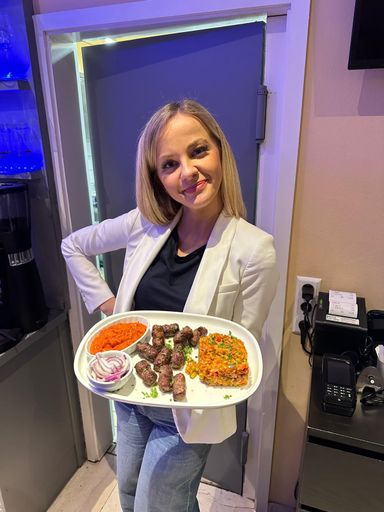 Traditioneller kroatischer Grillteller Cevapcici Raznjici Djuvec Reis FORUM Nagold